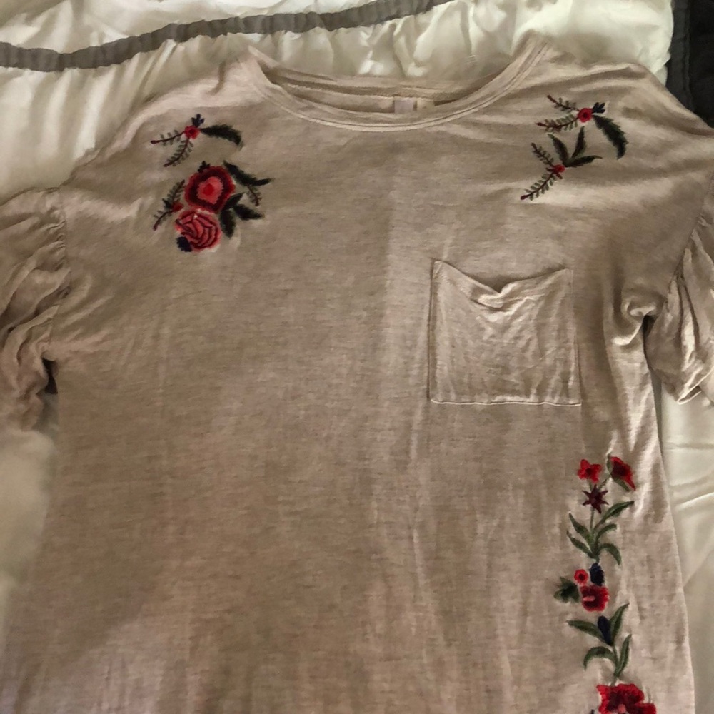 Embroidered pocket tee with ruffle sleeve